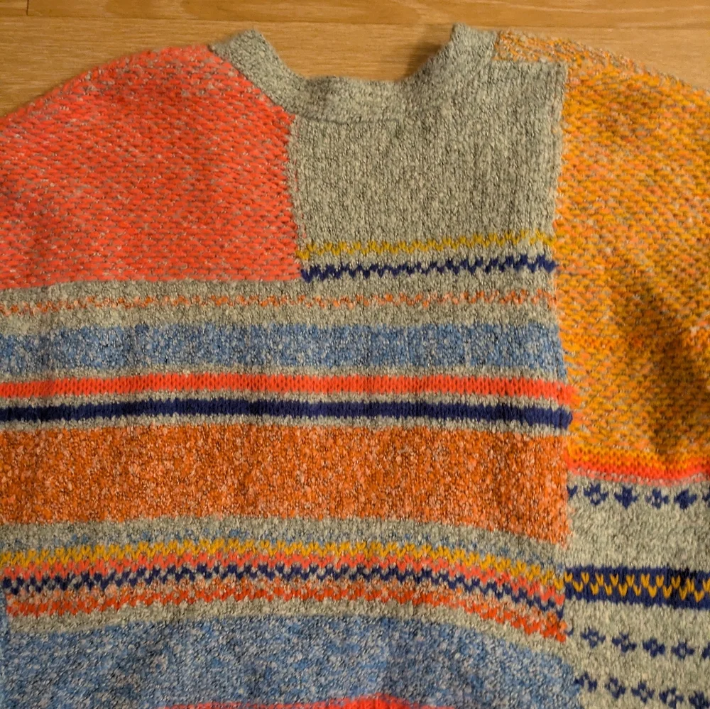 Colorful Geometric Patterned Sweater - Picture 11 of 15
